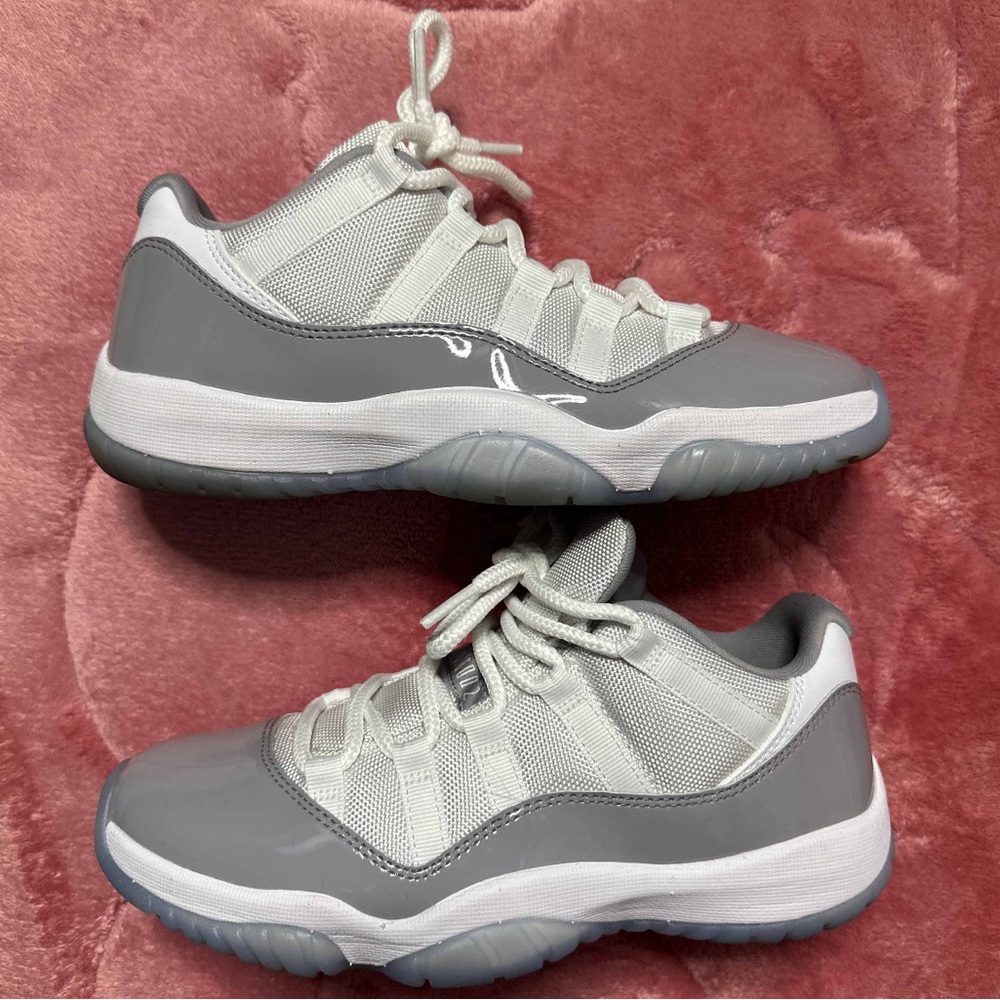 Air Jordan 11 retro low “cement grey” Size 6GS